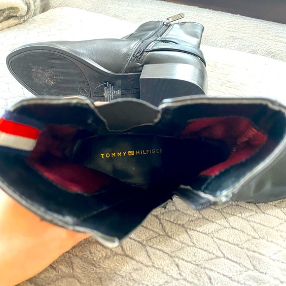 NWOT Tommy Hilfiger boots - Picture 4 of 6